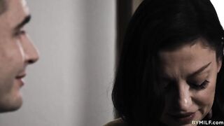 Slutty Stepmom Sovereign Syre Wants Jizzed