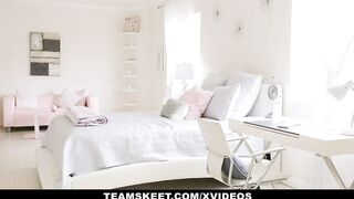 Skinny Intruder Jamie Jett Gets Fuck By Long Dick For