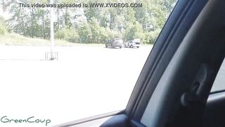 Lover blown into the vehicle inside the supermarket parking lot