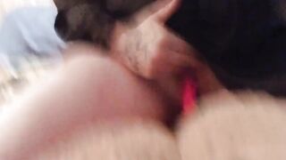 Solo - White cougar fucks her vib to a squirting