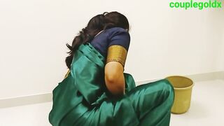 पोछा मारने वाली की साथ चोदा चादी कर ली बहुत