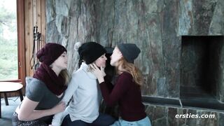 three Amateur Lesbians ! Now It's A Party