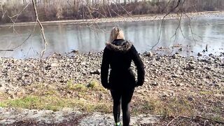 Bimbo fuck inside a park (public outside pounded)