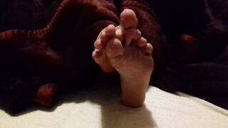 Sonia Purple lubed toes and spreading feet