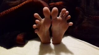 Sonia Purple lubed toes and spreading feet