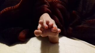 Sonia Purple lubed toes and spreading feet