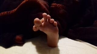 Sonia Purple lubed toes and spreading feet