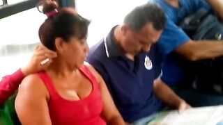 LAS TETAS EN EL CAMION DE UNA MADURA