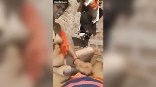 Village bhabi ko uske Ghar me choda