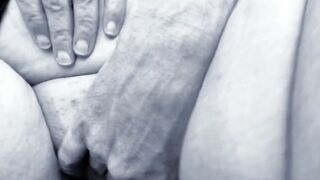 Littlefatcumcow finger bang