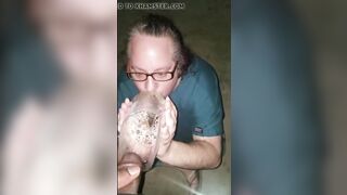 Moms gettiing pissed on