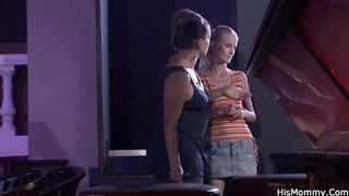 Dude finding his 18 year old mistress toying mature milf bushy snatch