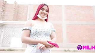 Pelirroja Rosario con mucha leche materna es pillada en la