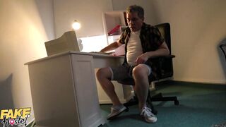 Fake Hostel Manager kept 2 beauty babes up all night