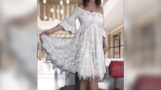 Joanna SEMINUDA sotto il vestito...