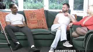 Grandmother inside interracial 3way gets spitroasted