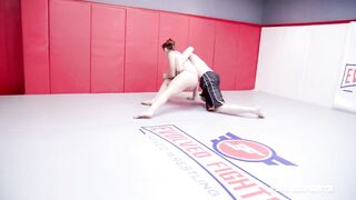 Mixed Wrestling As Bella Rossi Has Her Cunt And Booty