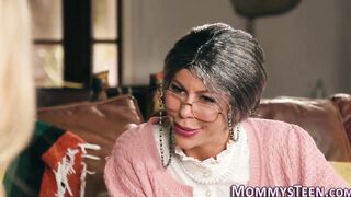 Lusty mom gets eaten out by step-daughter