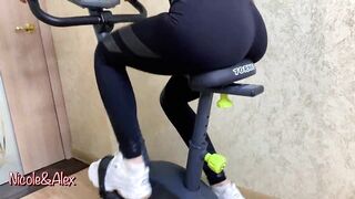 STUDENT DOUBLE ORGASM ON AN EXERCISE BIKE. FUCKS A DILDO