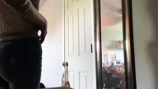 Stomiskies - Changes outfit into bedroom