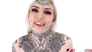 Inked Amber Luke ride the tremor for the first time
