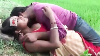 Bangali Bhabi ko khet me leja ke choda play boy ne