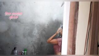 milf babe bath tub