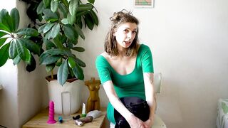 Jane loves to masturbate into ebony tights