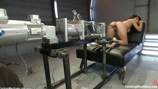 Solo big boobed Hottie cum on fucking machine
