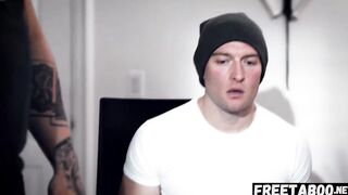 Young Athlete Zac Wild Gets Seduced By The Team Owner’s