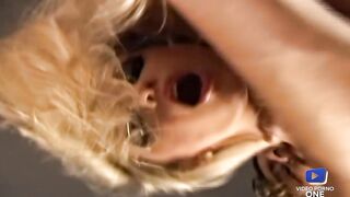 2 models Linda and Claudia share a long penis