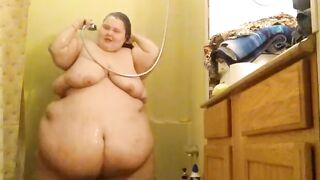 Giant ssbbw takes a shower