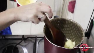 Blonde prepares gourmet brigadeiro and smears herself all over until
