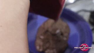 Blonde prepares gourmet brigadeiro and smears herself all over until