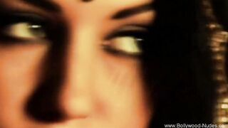 Sensuous Delights From The Exotic Orient Dancing Alone