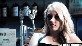 Blonde Waitress Dixie Lynn Lose Her Virginity For Music Artist