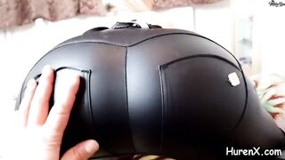 Hobbyhure into Lederleggings Und Overknees Abgefickt