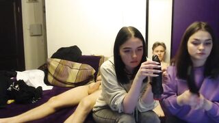 2 sisters and 3 nude men