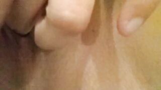 Finger Fucked my snatch till cum