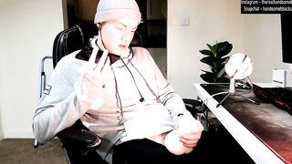 Masturbating While On The Phone With chick