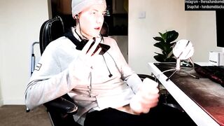 Masturbating While On The Phone With chick