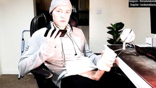 Masturbating While On The Phone With chick