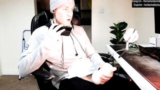 Masturbating While On The Phone With chick