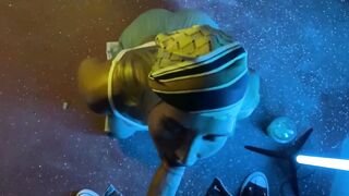 Ragazza italiana succhia un grosso cazzo inside cantina e ingoia