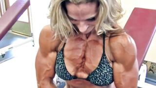 Long Old Muscles Pumping & Flexing
