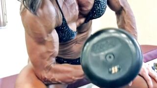Long Old Muscles Pumping & Flexing