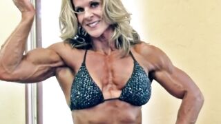 Long Old Muscles Pumping & Flexing