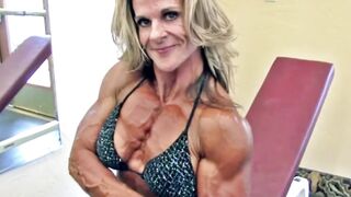 Long Old Muscles Pumping & Flexing