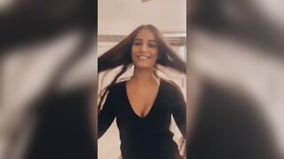Poonam pandey boobies shaking