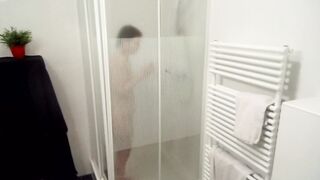 Dutch boy and chick make a pornmovie inside front of the cam